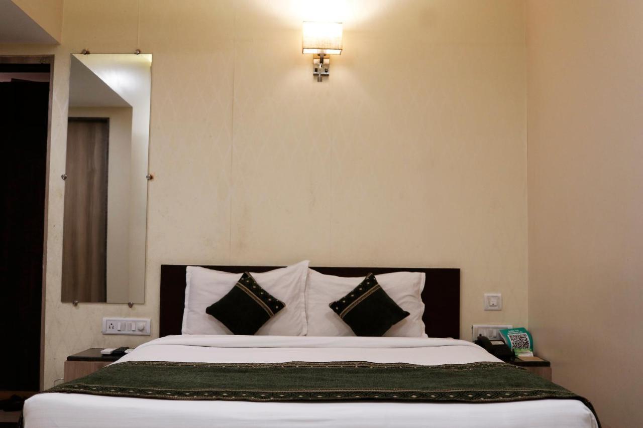 The Myriad Hotel Bhayandar Esterno foto