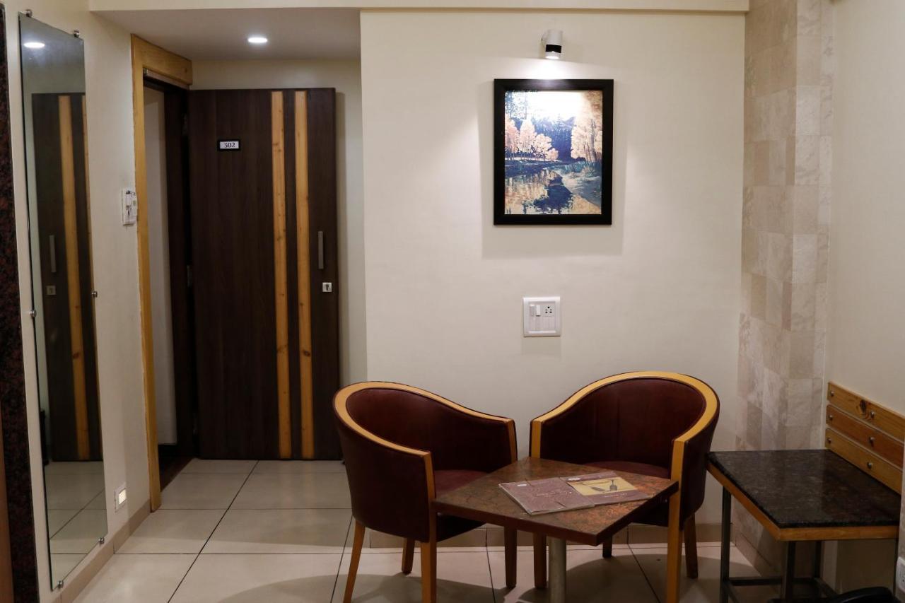 The Myriad Hotel Bhayandar Esterno foto