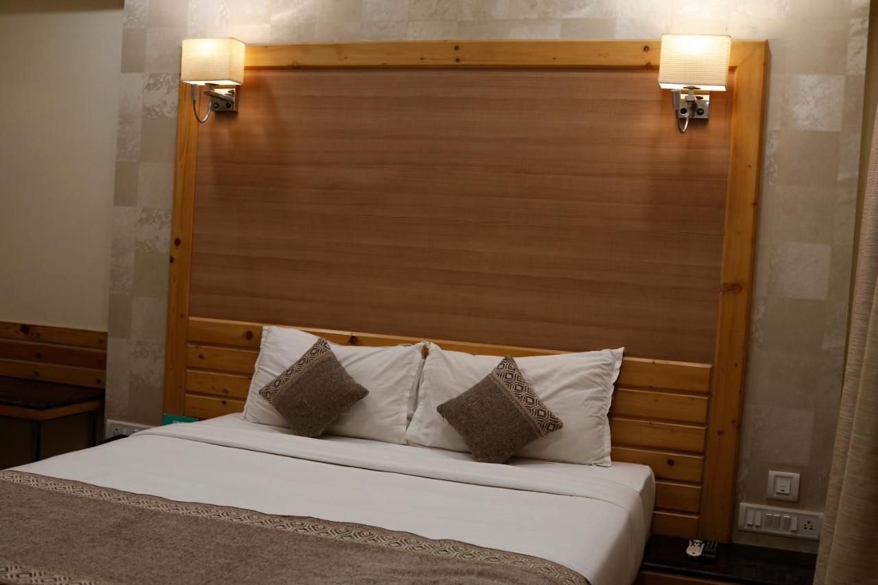 The Myriad Hotel Bhayandar Esterno foto