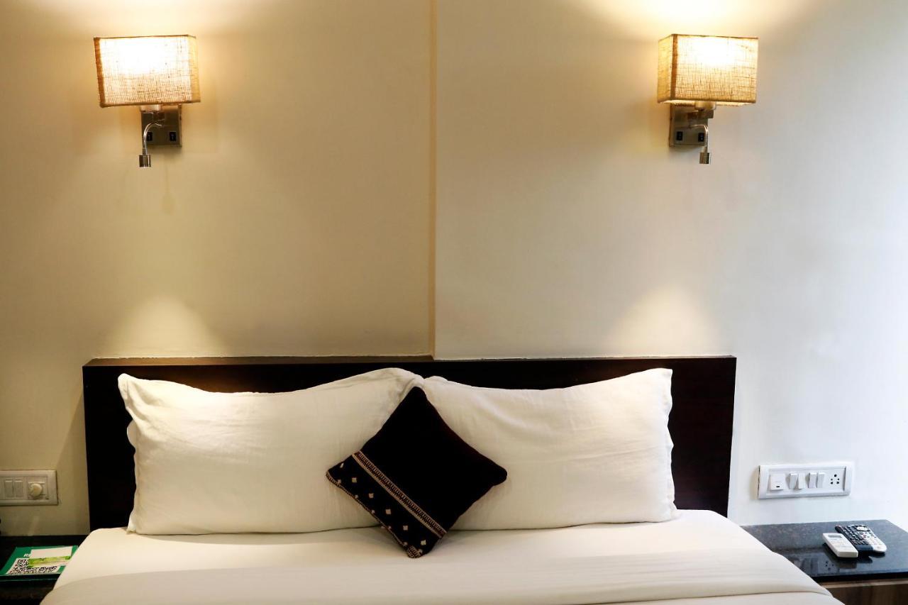 The Myriad Hotel Bhayandar Esterno foto