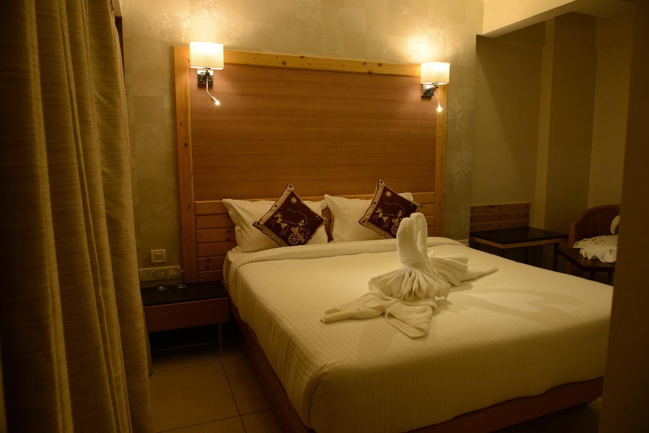 The Myriad Hotel Bhayandar Esterno foto
