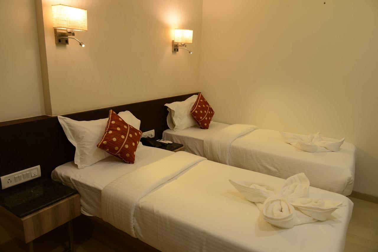 The Myriad Hotel Bhayandar Esterno foto