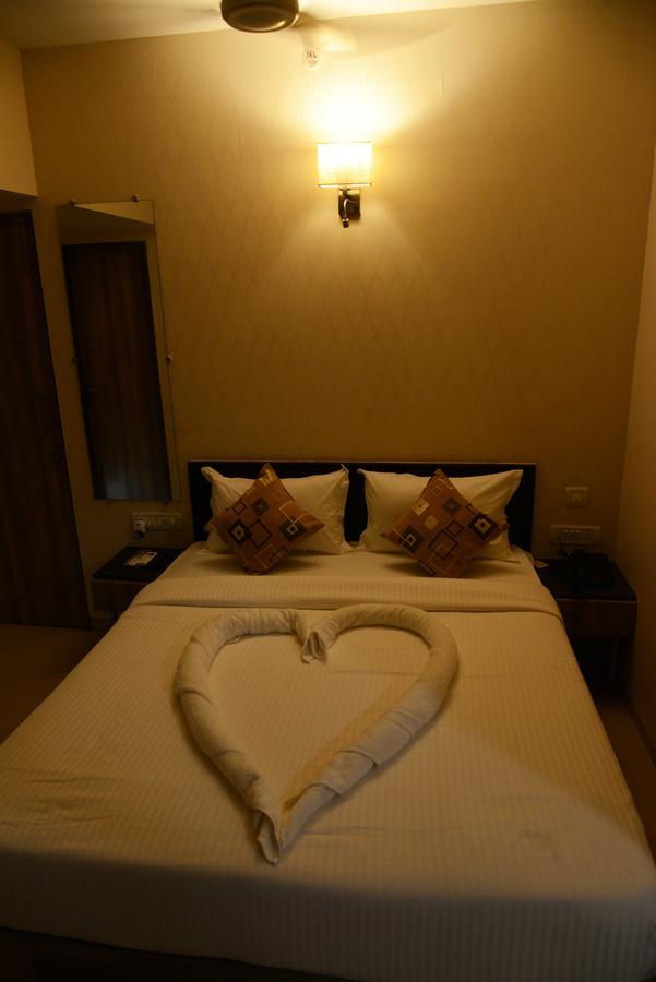 The Myriad Hotel Bhayandar Esterno foto