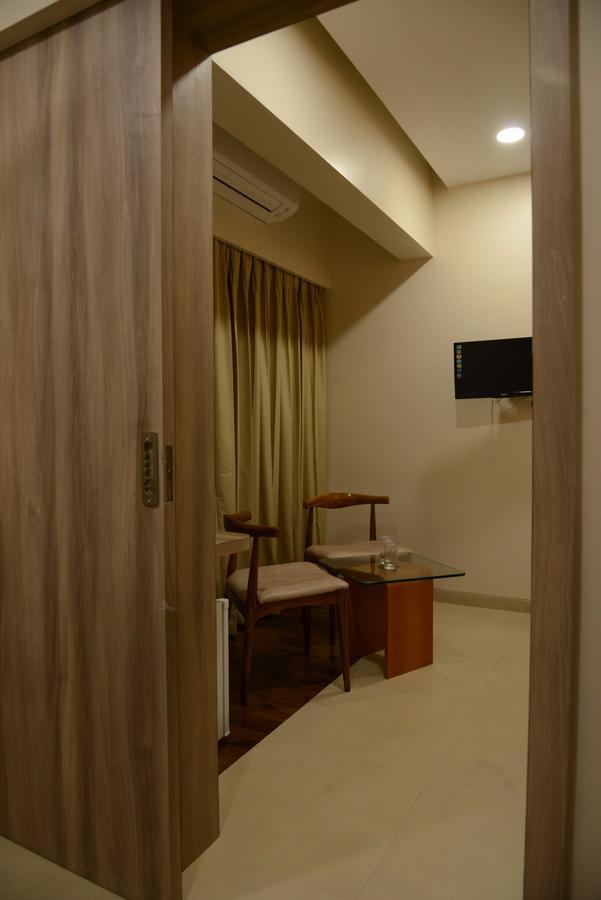 The Myriad Hotel Bhayandar Esterno foto