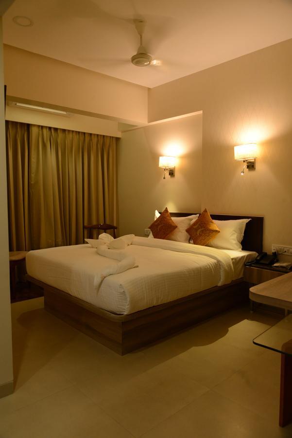 The Myriad Hotel Bhayandar Esterno foto