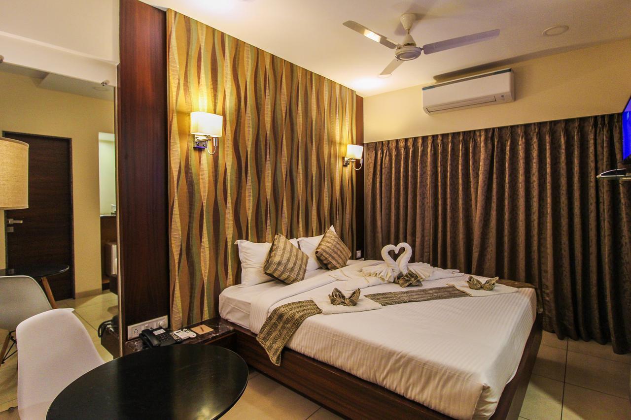 The Myriad Hotel Bhayandar Esterno foto